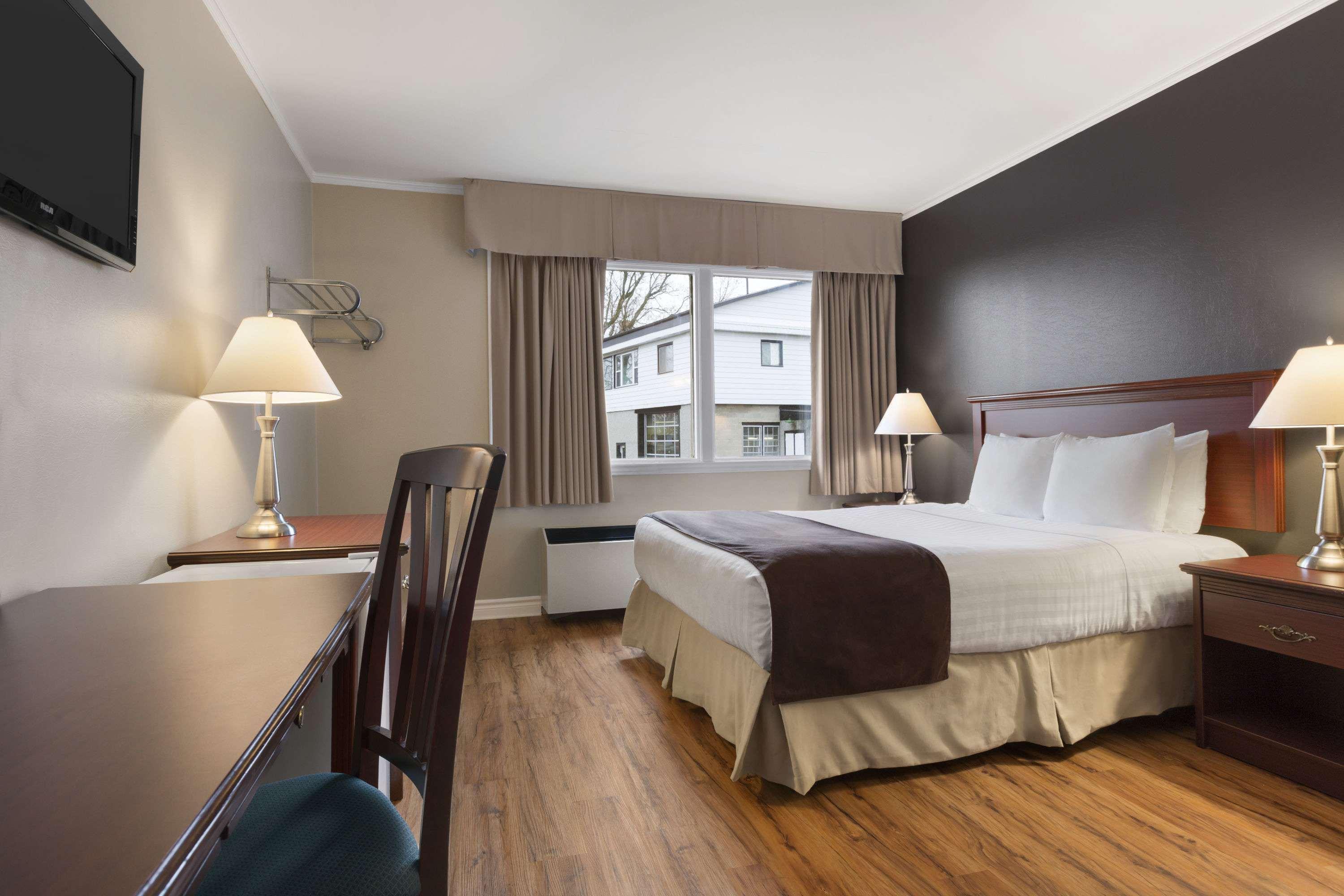 Days Inn By Wyndham Brockville Eksteriør billede