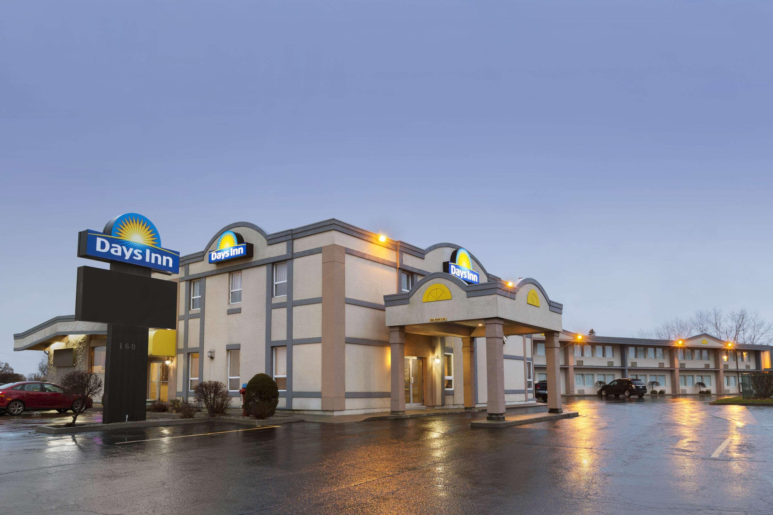 Days Inn By Wyndham Brockville Eksteriør billede
