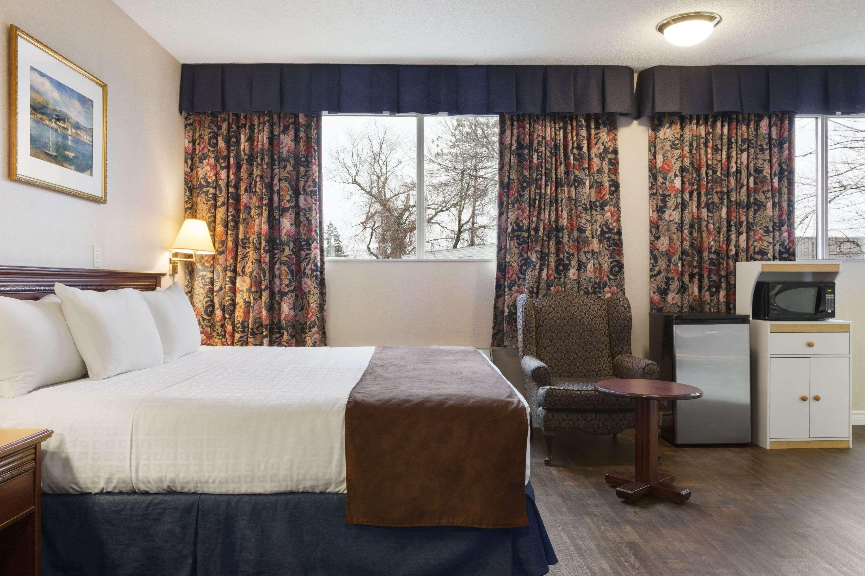 Days Inn By Wyndham Brockville Eksteriør billede