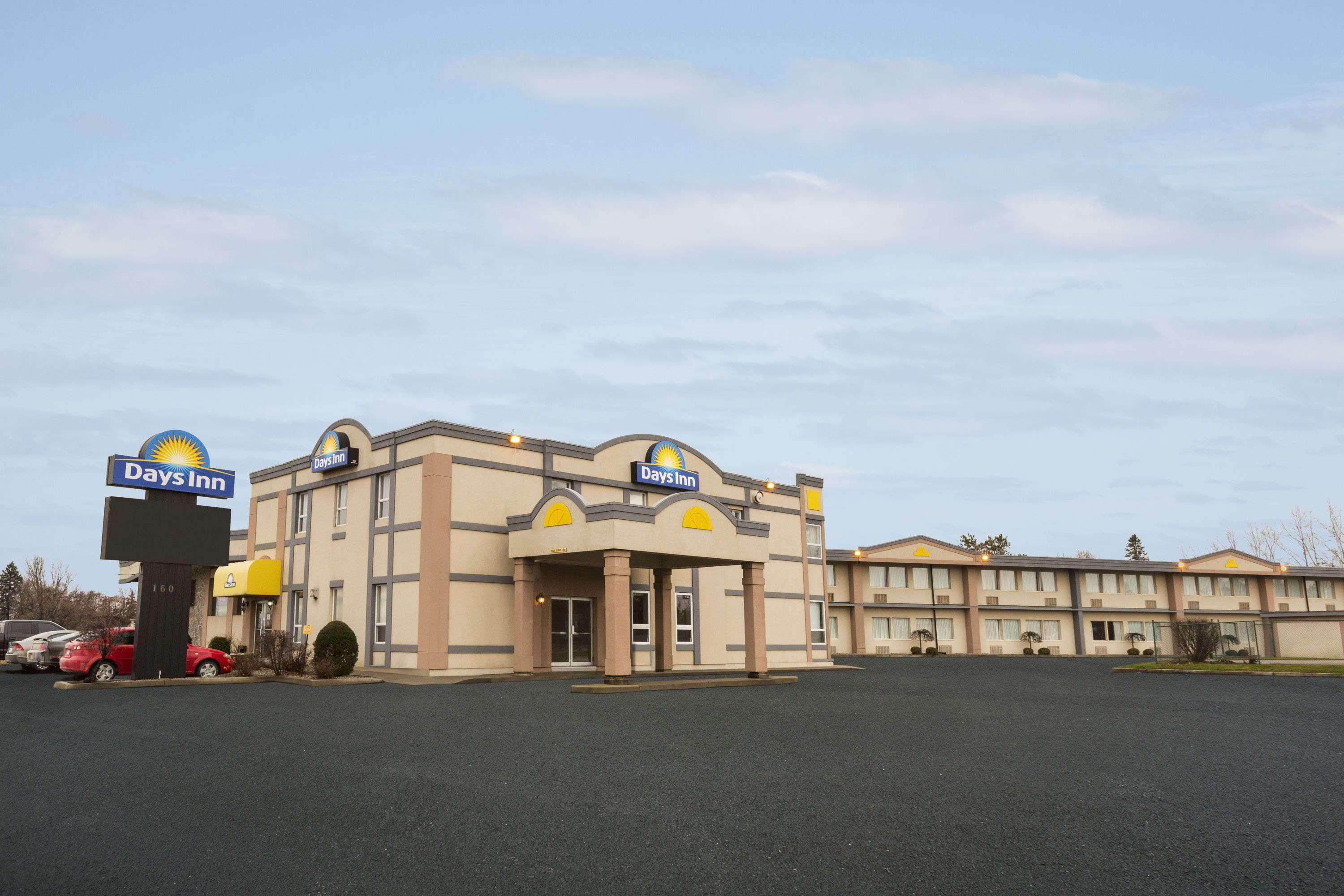 Days Inn By Wyndham Brockville Eksteriør billede