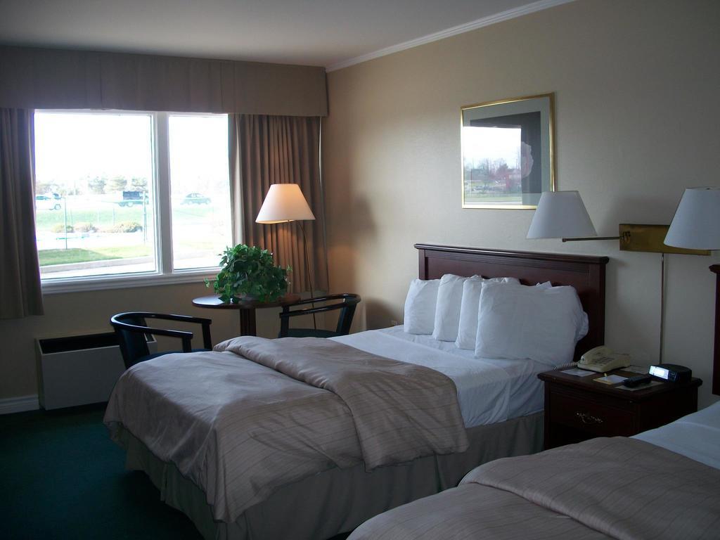Days Inn By Wyndham Brockville Eksteriør billede